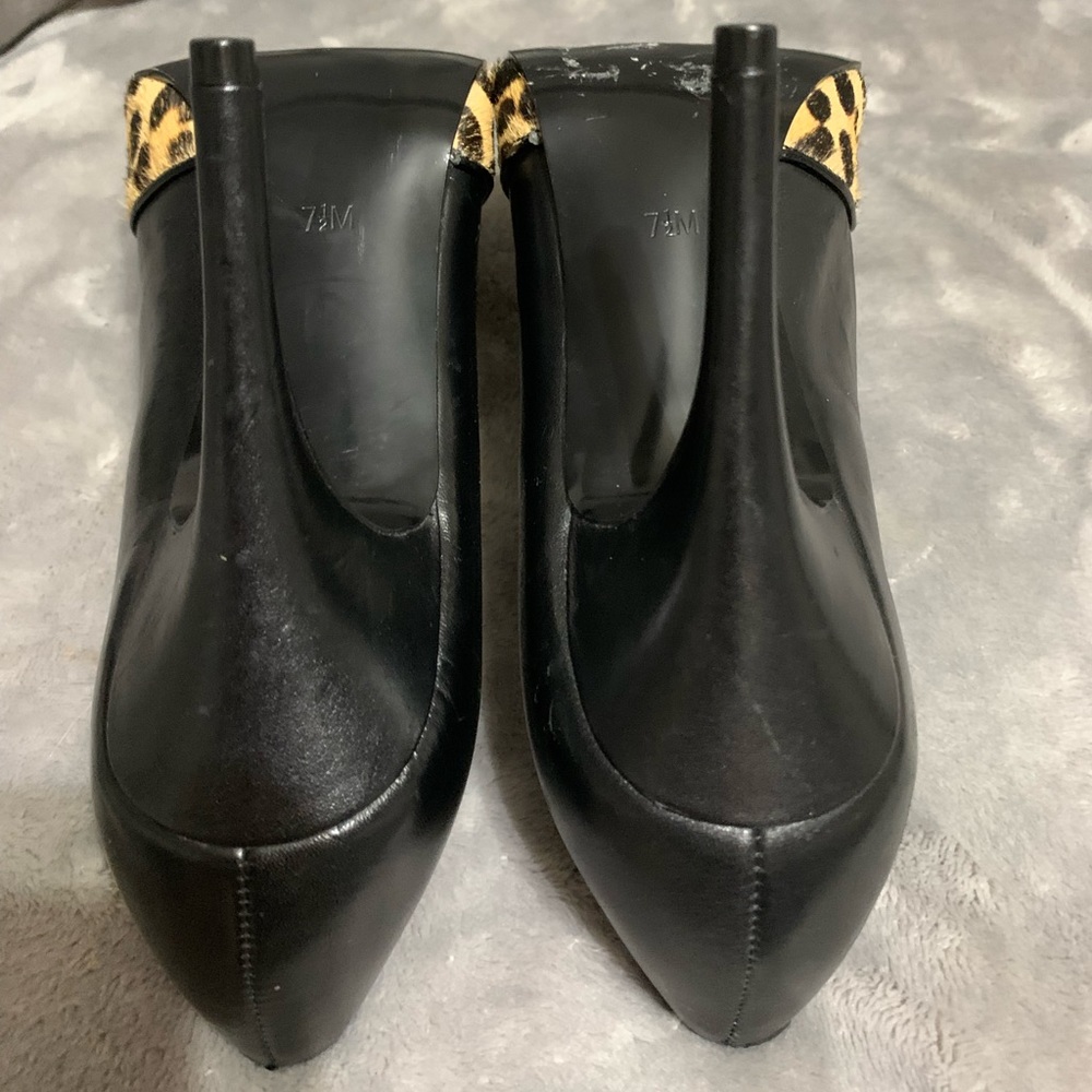 Like New - Guess Cheetah Stiletto Pumps
Size 7.5M - Picture 2 of 12